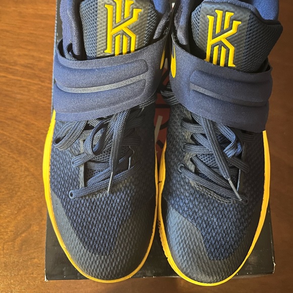 Nike Other - Nike kyrie 2 cavs